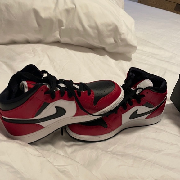 Air Jordan 1 (red and black)